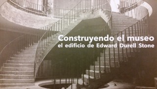 Cover of Construyendo el museo: el edificio de Edward Durell Stone